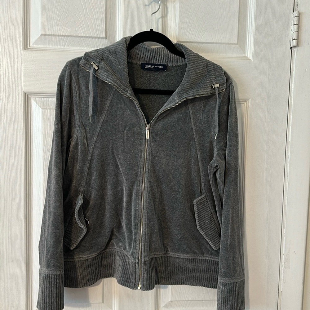 1990’s Jones New York velour jogging suit